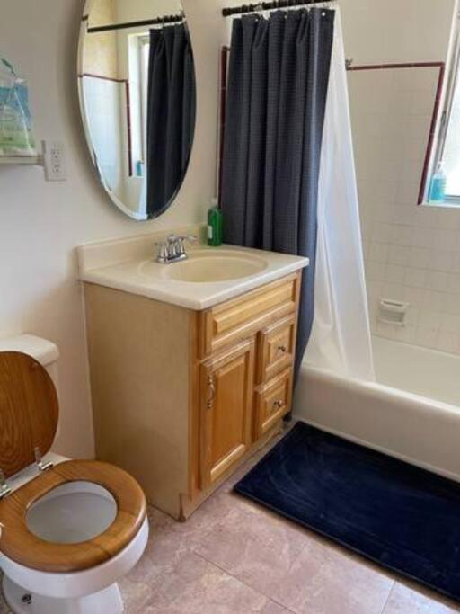 Spacious Two Bedroom In Santa Monica Apartment *