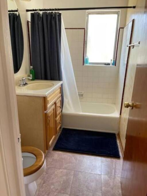 Spacious Two Bedroom In Santa Monica Apartment Los Angeles